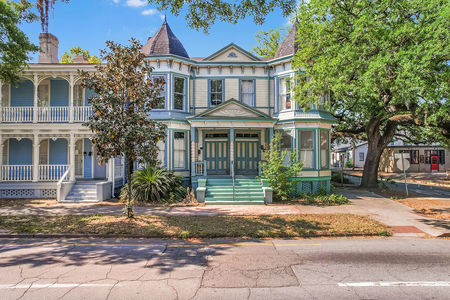 Historic Victorian quadplex for sale in downtown Savannah with multiple rental units and investment potential