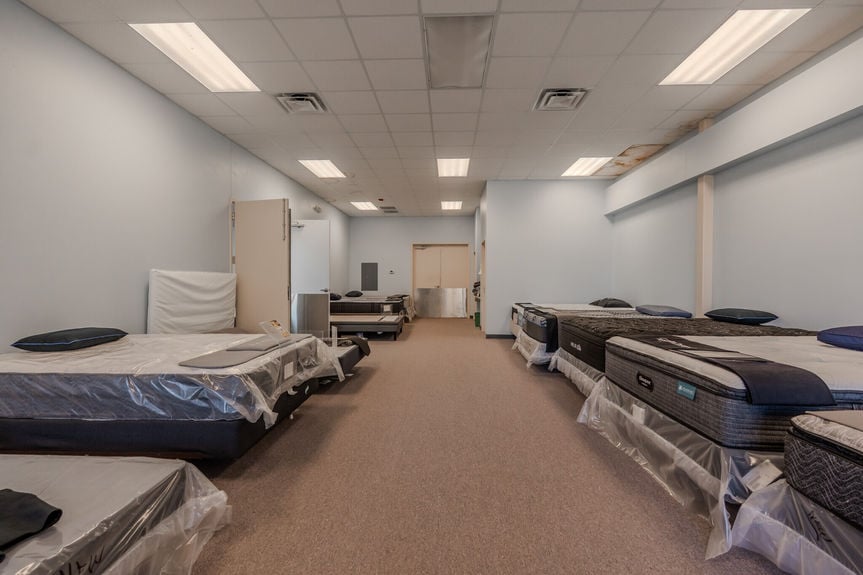 1088 S Pendleton St-16