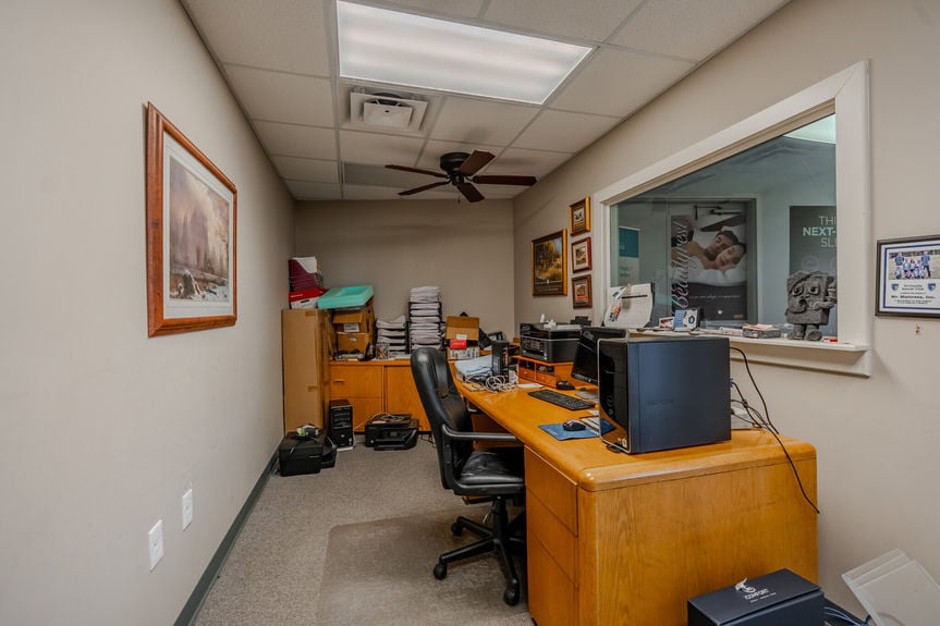 1088 S Pendleton St-17