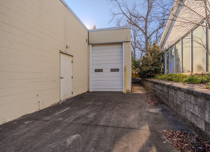 1088 S Pendleton St-4