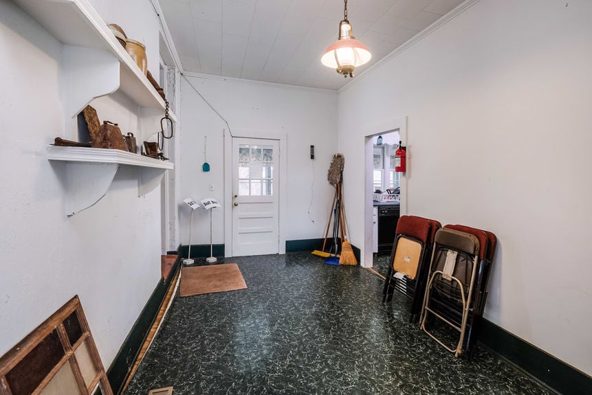 163 Old Buncombe Road-43