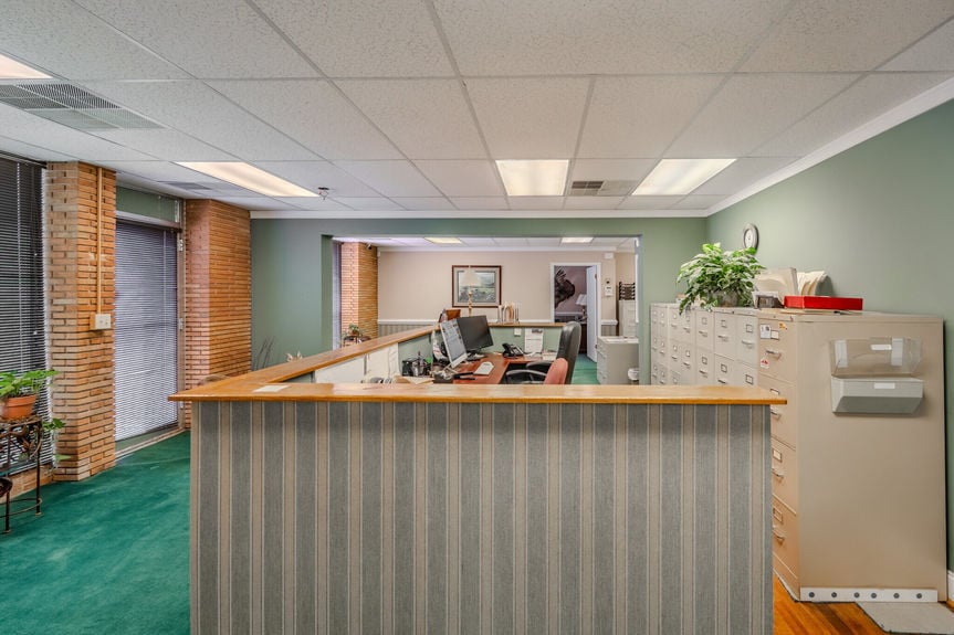 215 Pleasantburg Dr-11