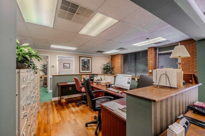 215 Pleasantburg Dr-12