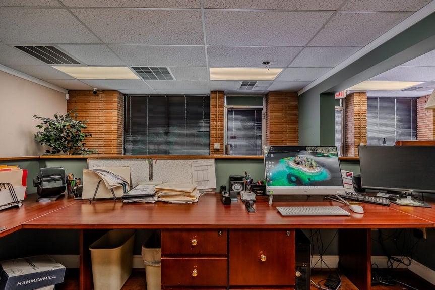 215 Pleasantburg Dr-14