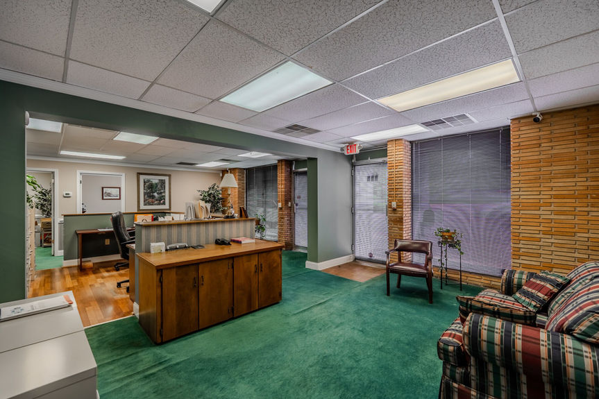 215 Pleasantburg Dr-16