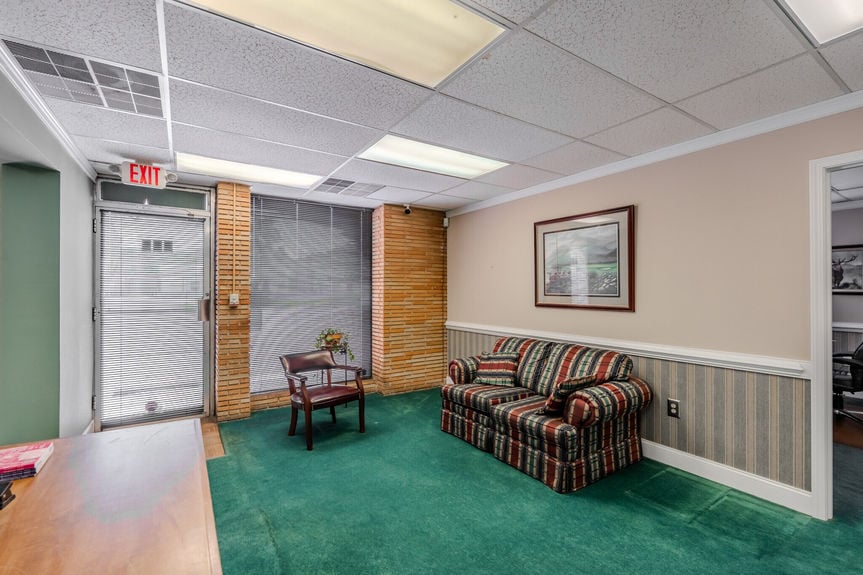 215 Pleasantburg Dr-17