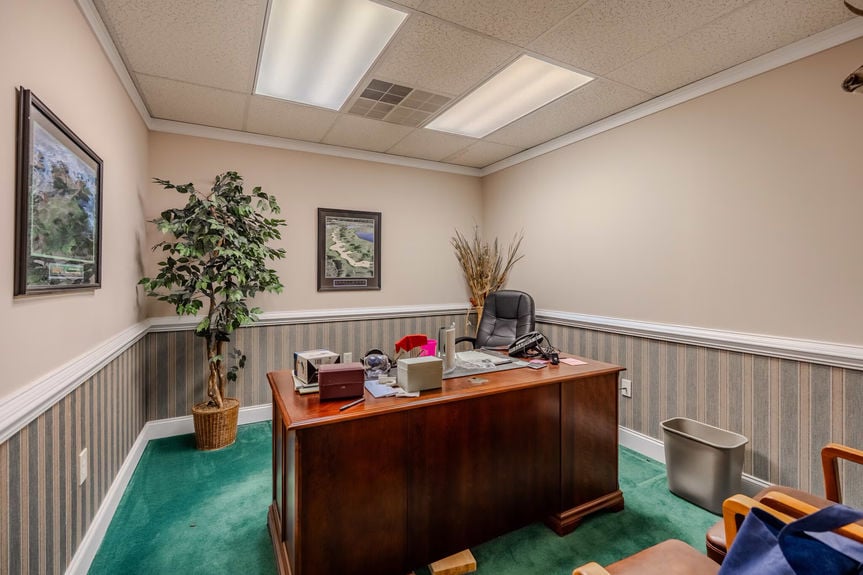 215 Pleasantburg Dr-19