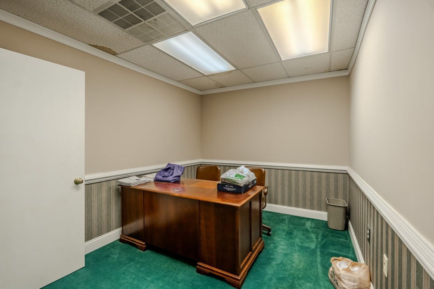 215 Pleasantburg Dr-21