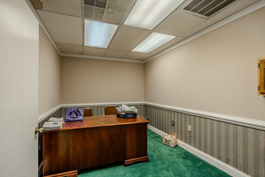 215 Pleasantburg Dr-22