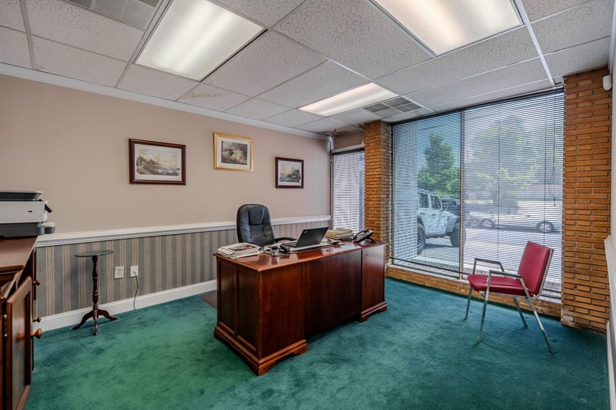 215 Pleasantburg Dr-27