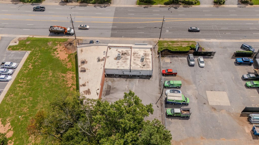 215 Pleasantburg Dr-29