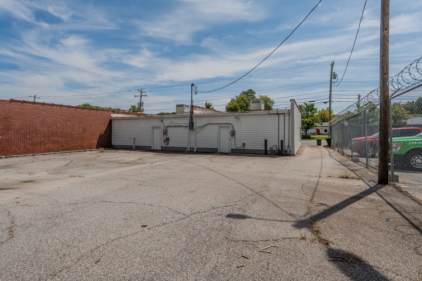 215 Pleasantburg Dr-32