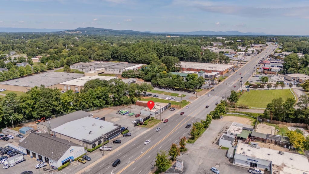 215 Pleasantburg Dr-7