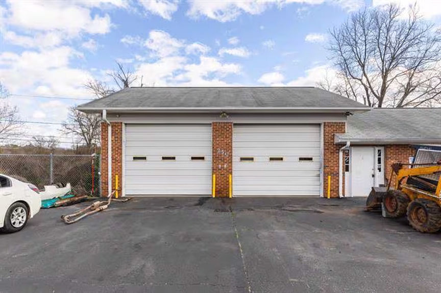 250 Cedar Springs Ave_-5