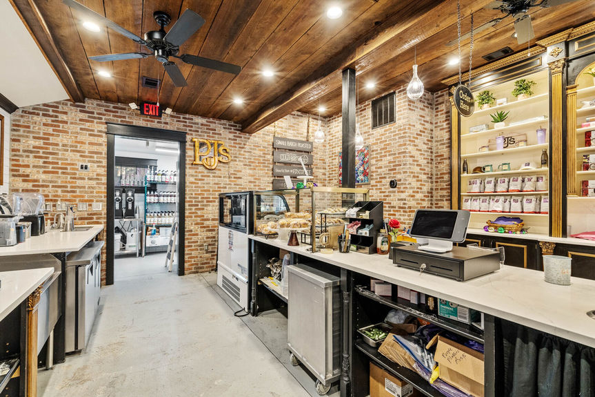 8026 E Main Steet--28