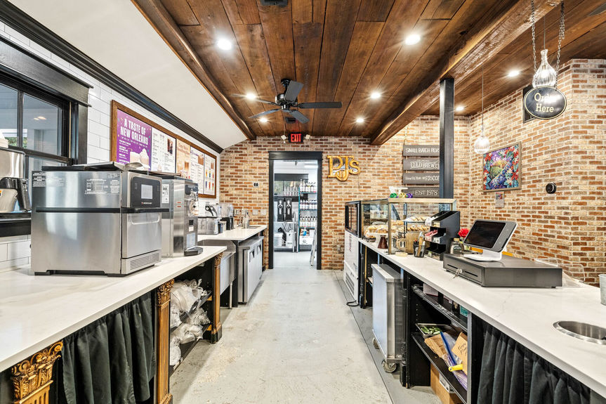 8026 E Main Steet--29