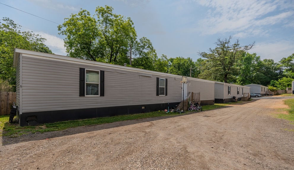923 W Lee Road MLS-11