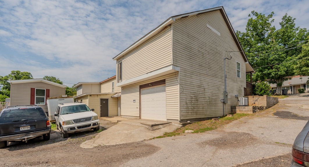 923 W Lee Road MLS-12