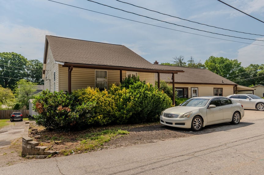 923 W Lee Road MLS-13