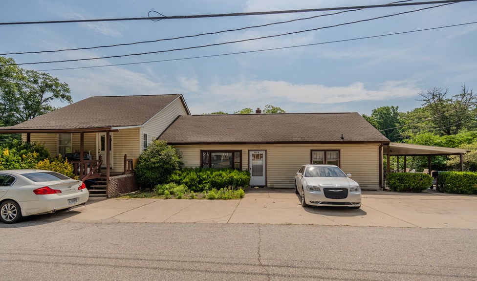 923 W Lee Road MLS-15
