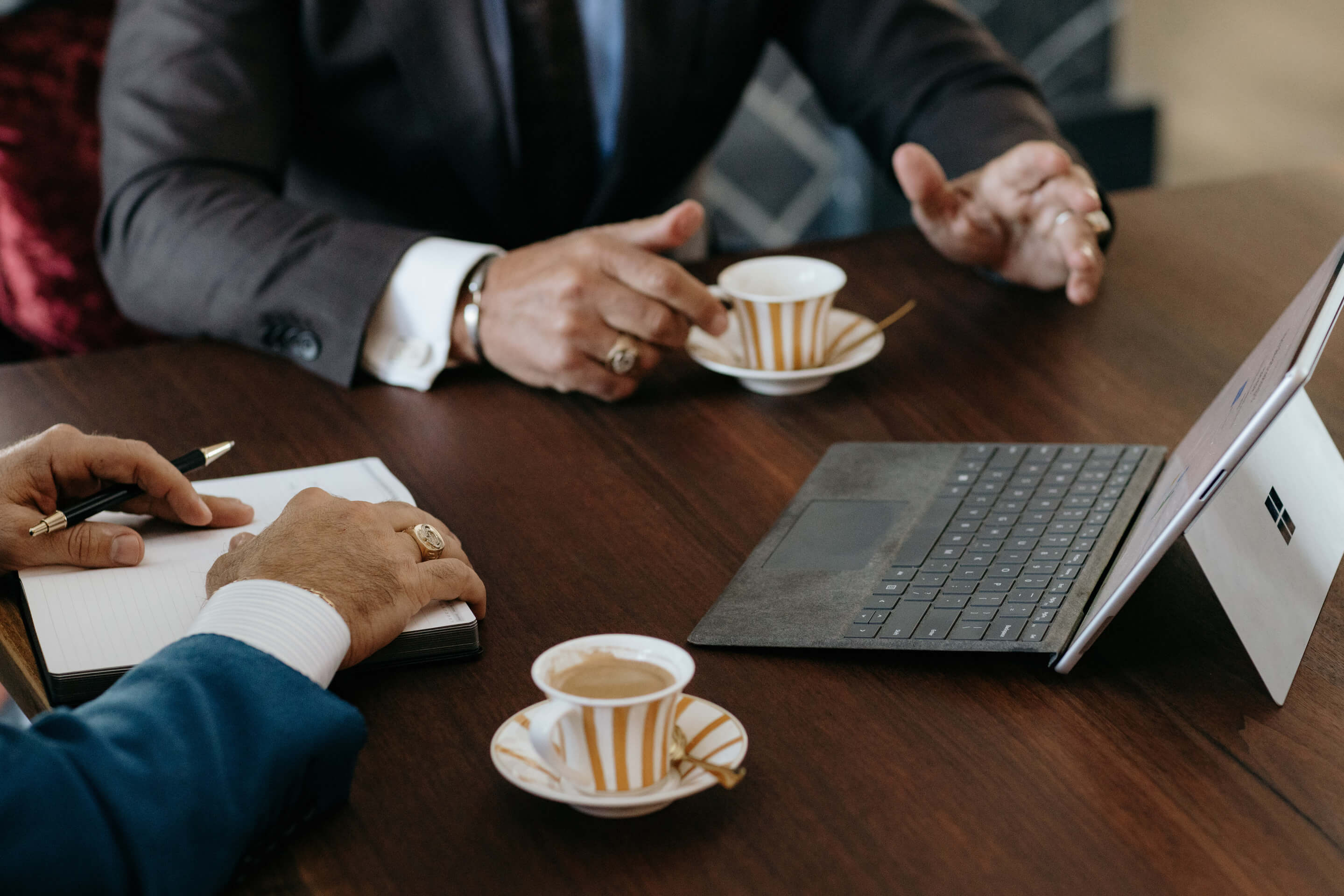 professional-headshot-real-estate-advisor