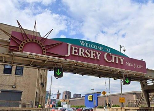 split-level-copper-arched-entry-lush