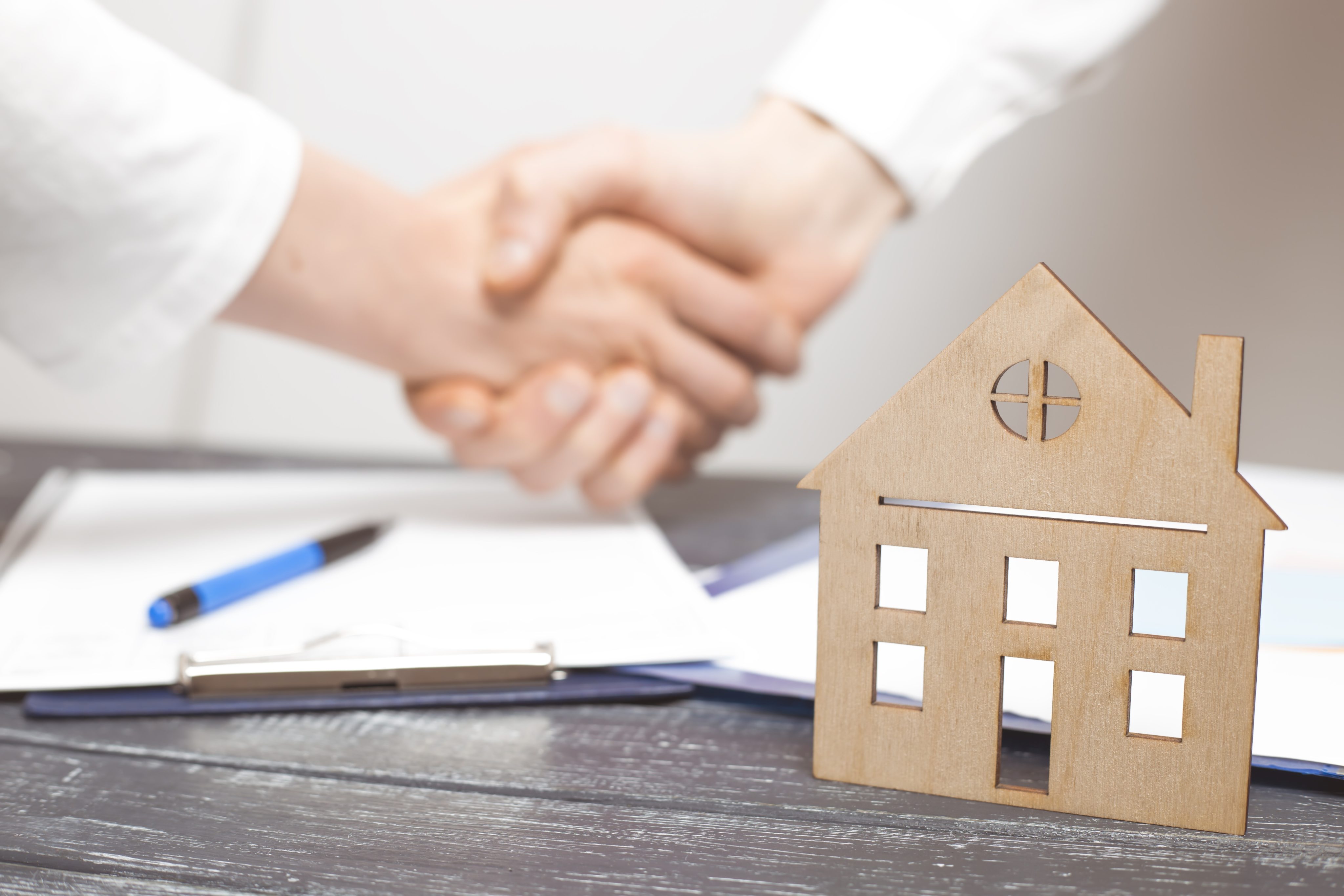 Handshake_Deal_House_Realtor_Real_Estate_original_965493