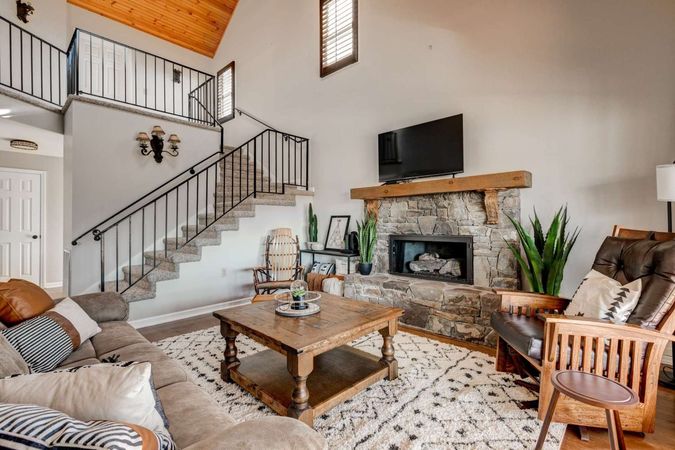 Arrowhead Mountain Lodge Vacation Rental 001