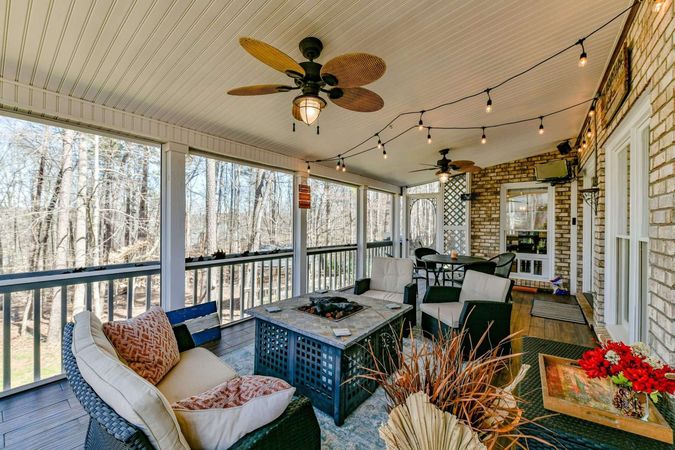 The Davidson Colonial House 001