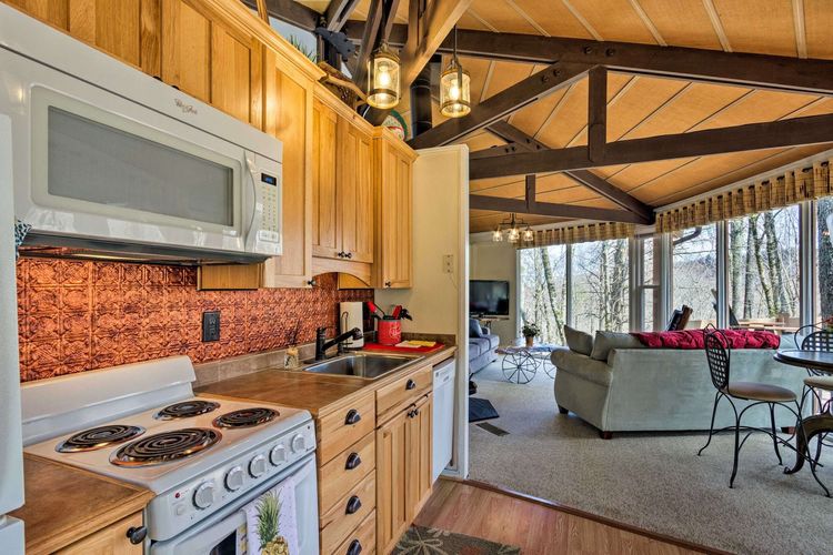 Tree House Vacation Rental 003