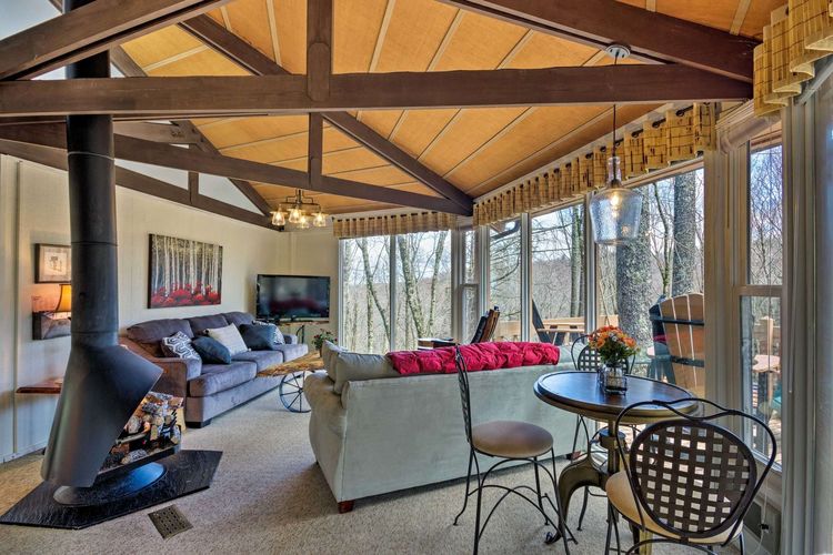 Tree House Vacation Rental 004