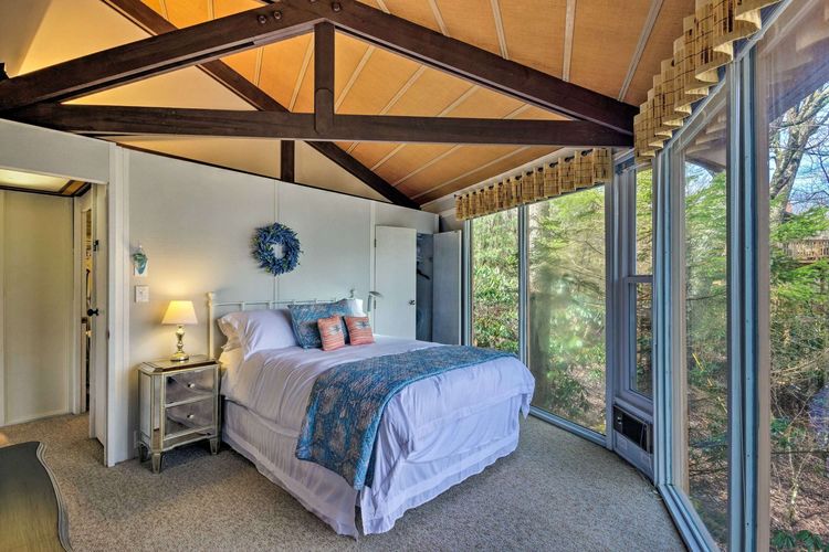 Tree House Vacation Rental 010