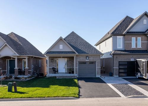 Downsizing Oakland County small house next to larger house