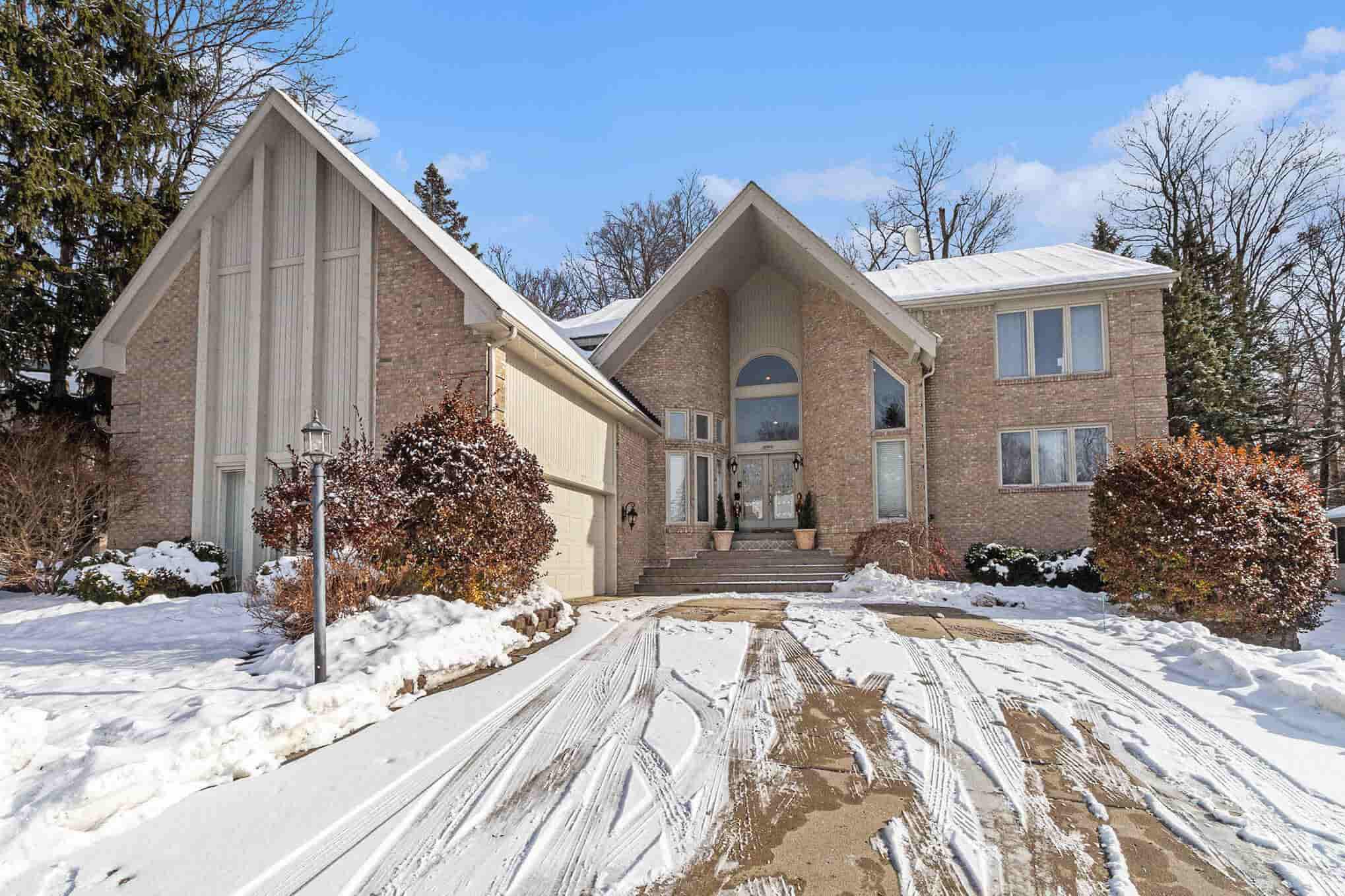Big Houses for Sale in Farmington Hills, MI?