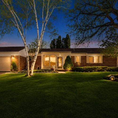 West Bloomfield Waterfront Homes: What Oakland County Buyers Need to Know Before Making an Offer