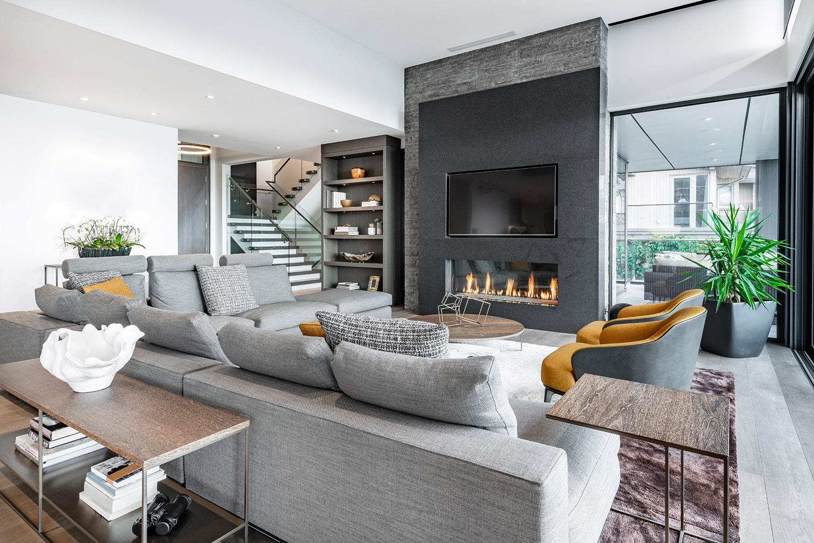 Luxurious,And,Elegant,Living,Room,With,Slate,And,Dark,Yellow