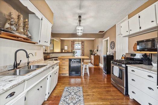 164 Queen Street East (12)