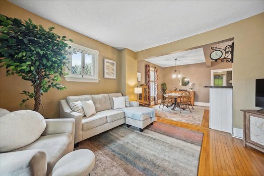 164 Queen Street East (4)