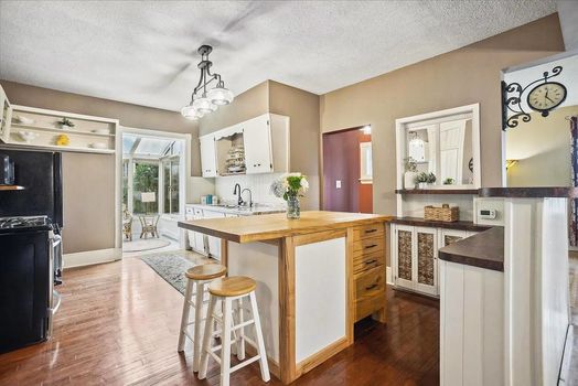 164 Queen Street East (7)