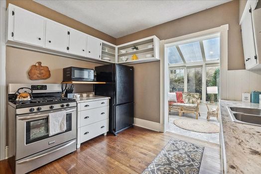 164 Queen Street East (8)