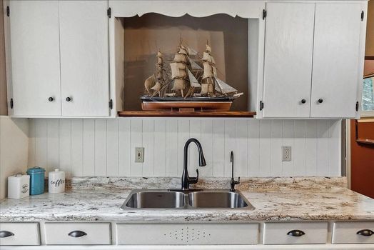 164 Queen Street East (9)