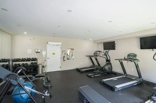 402-255 John Street (34)