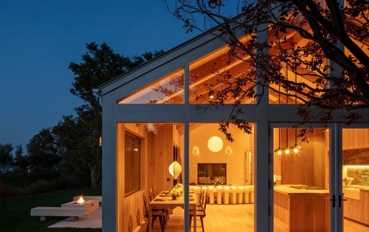 lutron-luxury-hamptons-barnhouse