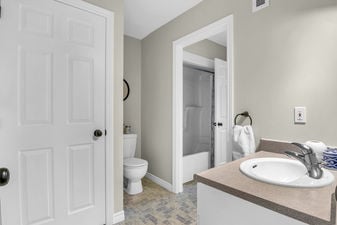 33_480 douglas st, 13- 031