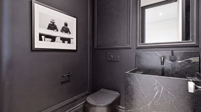 remove_toilet_paper_on_wall_bu_Nano_Banana_2_80528 (1)