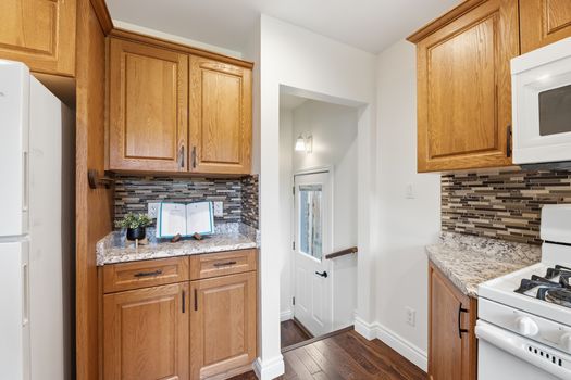 18_43 alison ave- 018