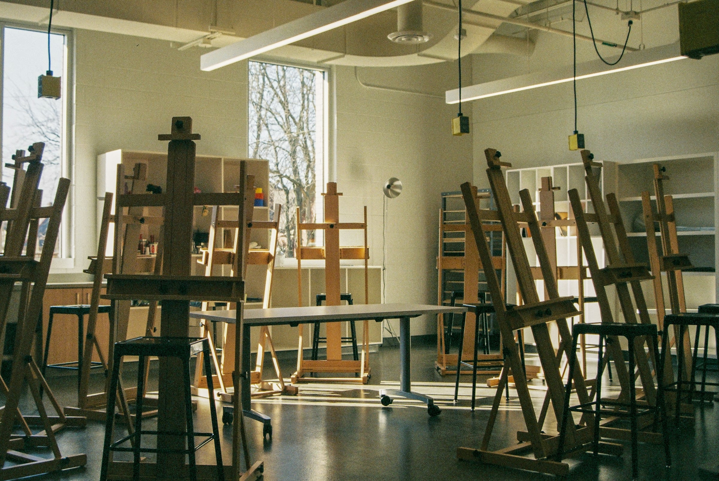 henrico-high-school-va-art-classroom-easels