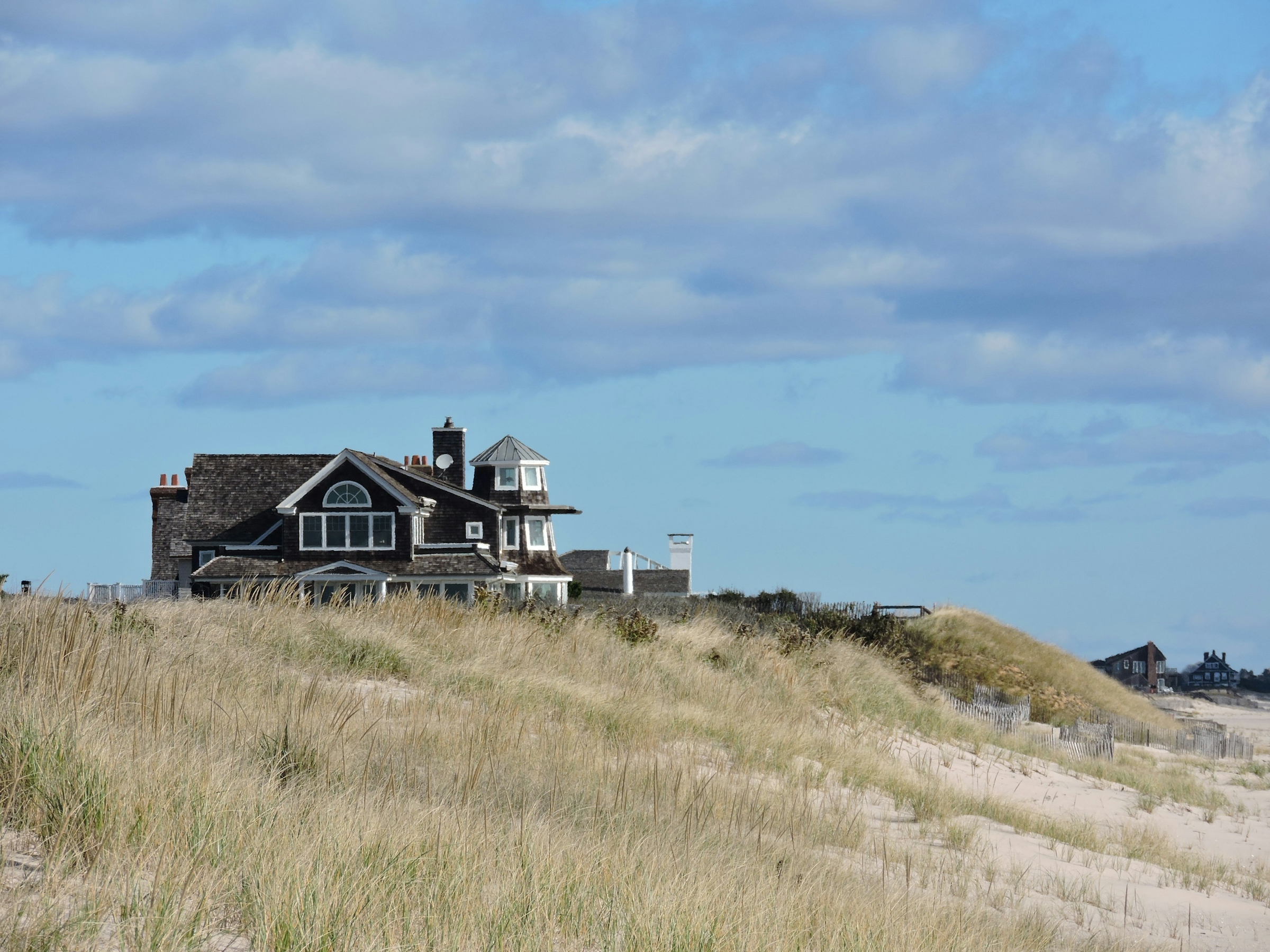 long-island-ny-shingled-beach-house-relocation