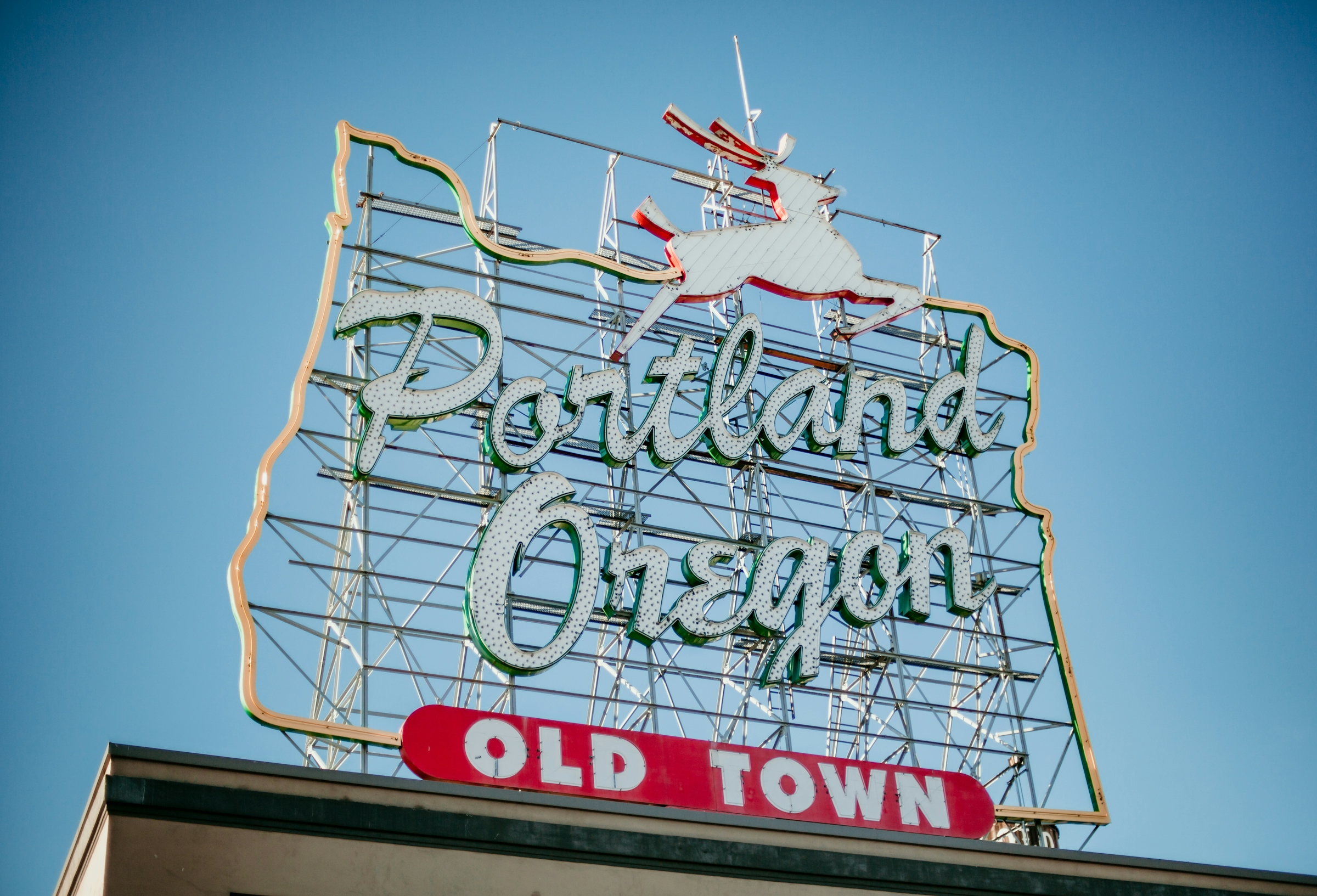 portland-oregon-white-stag-sign-relocation