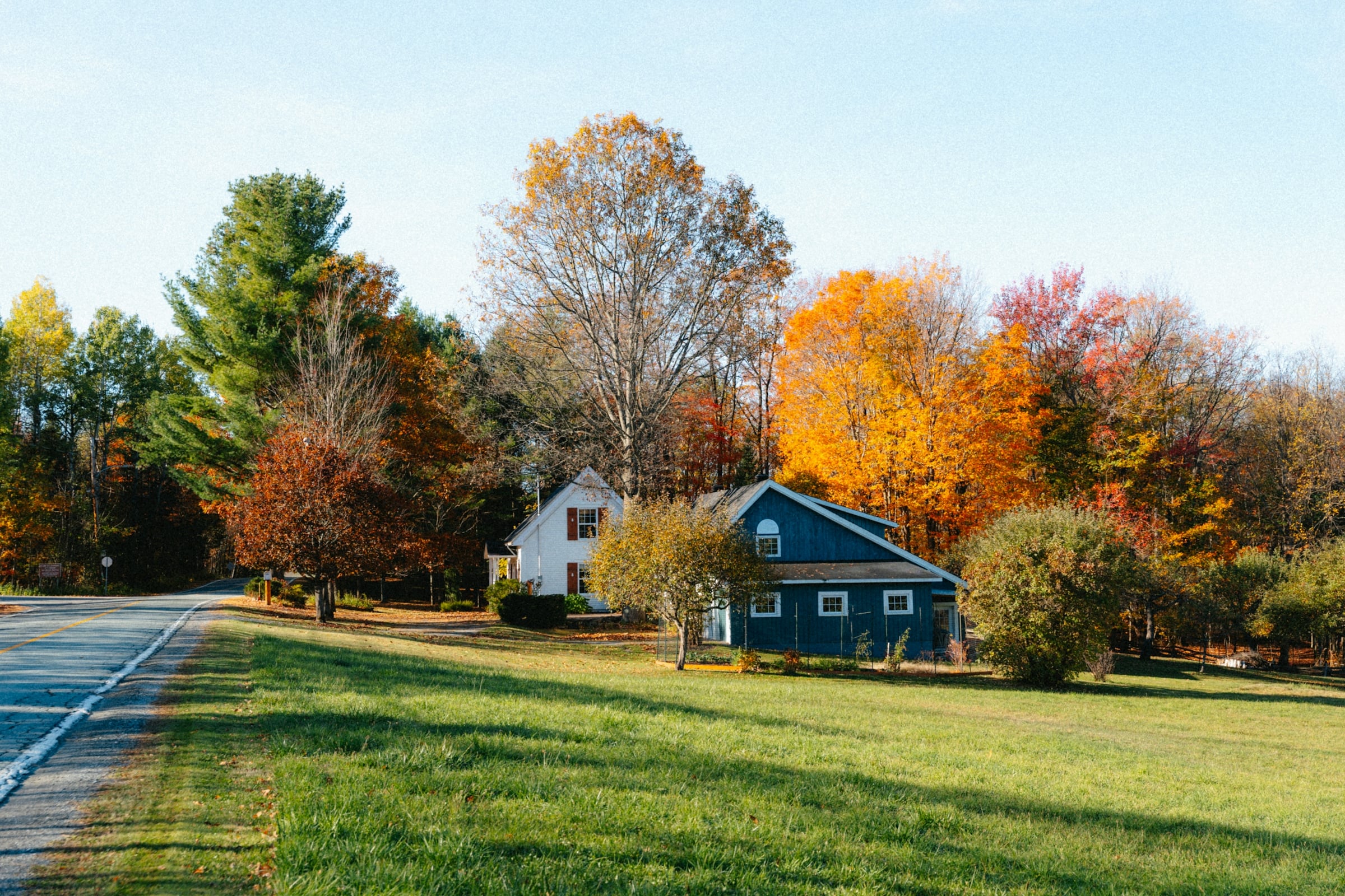 powhatan-county-va-rural-road-autumn-farmhouse